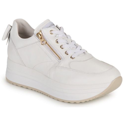Sneakers basse Donna NeroGiardini E306371D-707 in bianco, design elegante e raffinato, ideali per un look casual e alla moda. Perfette per ogni occasione, queste scarpe offrono comfort e stile. Scopri le nuove tendenze con le sneakers basse NeroGiardini, un must-have per la stagione.