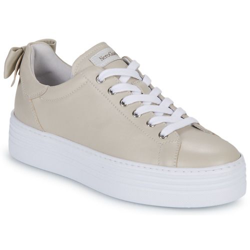 Sneakers basse Donna NeroGiardini E306520D-702 beige, eleganti e alla moda, perfette per un look casual e versatile. Scopri il comfort e la qualità dei materiali di queste scarpe, ideali per ogni occasione. Aggiungi un tocco di stile al tuo guardaroba con le sneakers beige di NeroGiardini.