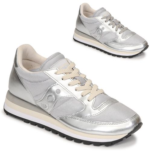 Sneakers basse Saucony Jazz Triple Argento per donna, eleganti e sportive, con design moderno e finitura argentata. Comfort ottimale per ogni occasione, ideali per il tempo libero e l'uso quotidiano. Acquista ora le Saucony Jazz Triple Argento per un look trendy e alla moda.
