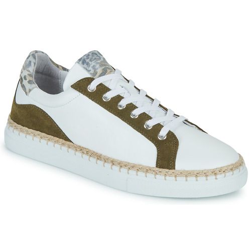 Sneakers basse Donna Regard KERSAINT V3 CROSTA MILITARE Bianco, eleganti e confortevoli, ideali per ogni occasione. Design moderno con dettagli in crosta militare, perfette per completare il tuo outfit casual. Acquista ora le sneakers trendy per un look alla moda.