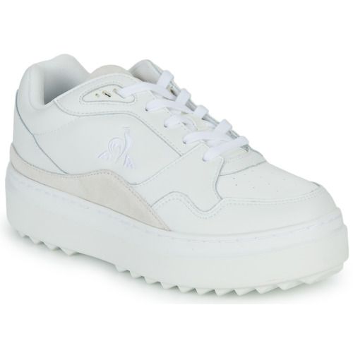 Sneakers basse Le Coq Sportif LCS T2000 Bianco per donna, design elegante e comfort eccezionale, ideali per un look casual e alla moda. Perfette per ogni occasione, queste scarpe sportive offrono un'ottima traspirabilità e supporto. Aggiungi un tocco di stile al tuo guardaroba con le sneakers Le Coq Sportif, disponibili in un classico bianco versatile.