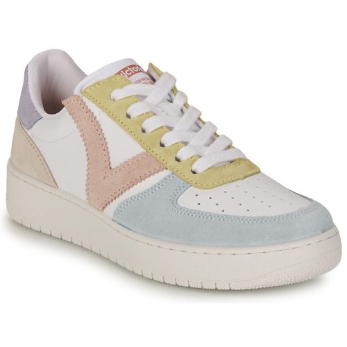 Sneakers basse Victoria MADRID Multicolore Donna, un modello trendy e versatile perfetto per ogni occasione. Queste sneakers sono caratterizzate da un design accattivante e comodo, realizzate con materiali di alta qualità che garantiscono durata e stile. Perfette per un look casual e di tendenza, ideali da abbinare a jeans o abiti estivi. Acquista ora le sneakers Victoria MADRID Multicolore per un tocco di freschezza al tuo guardaroba!
