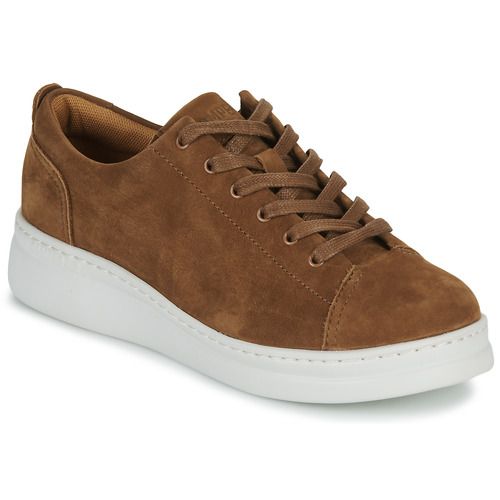 Sneakers basse Marrone Camper K200645-076 donna, eleganti e confortevoli, perfette per ogni occasione. Design moderno e materiali di alta qualità, ideali per completare il tuo outfit casual. Scarpe versatili per la stagione, disponibili ora per un look chic e pratico.