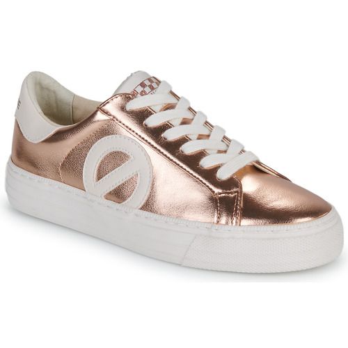 Sneakers basse No Name STRIKE SIDE Oro per donna, eleganti e versatili, con design moderno e dettagli dorati, ideali per un look alla moda e confortevole. Perfette per ogni occasione, queste scarpe offrono stile e comodità per ogni outfit. Acquista ora le tue sneakers No Name STRIKE SIDE Oro e rinnovare il tuo guardaroba!