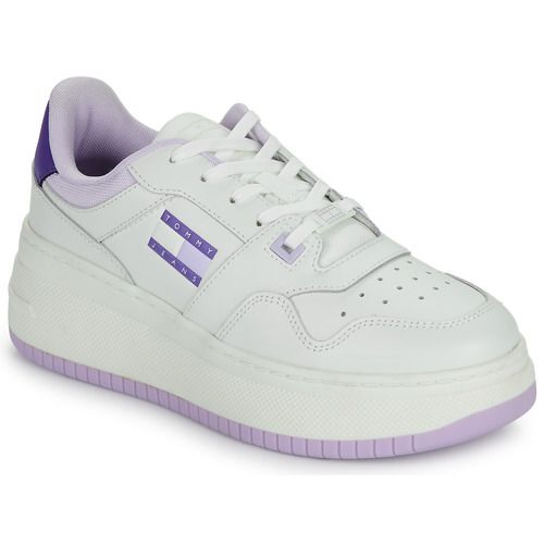 Sneakers basse Tommy Jeans TJW RETRO BASKET FLATFORM ESS Bianco per donna, eleganti e alla moda, ideali per ogni occasione. Design contemporaneo con suola alta per comfort e stile. Perfette per completare il tuo look casual. Disponibili ora per un tocco di classe al tuo outfit.