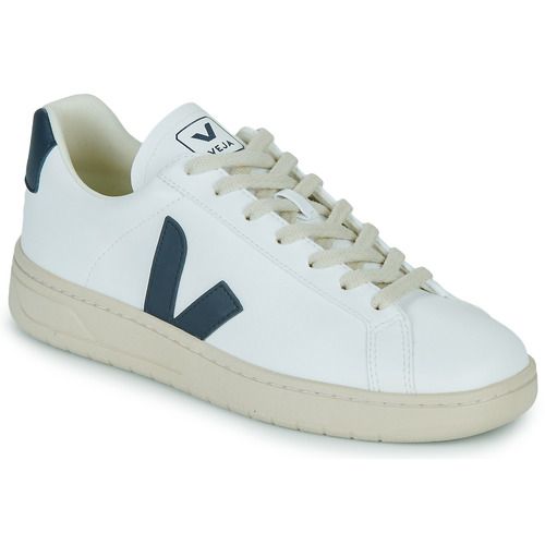 Sneakers basse Veja URCA Bianco per donna, dal design elegante e casual. Perfette per ogni occasione, queste scarpe offrono comfort e stile grazie ai materiali di alta qualità. Moda sostenibile e tendenze contemporanee si uniscono in questo modello, ideale per completare il tuo outfit. Acquista ora le Veja URCA Bianco e arricchisci il tuo guardaroba con un tocco di classe!