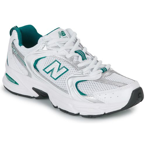 Sneakers uomo New Balance 530 Bianco, perfette per un look casual e sportivo. Realizzate con materiali di alta qualità, offrono comfort e stile. Ideali per attività quotidiane e per completare outfit trendy. Acquista ora le New Balance 530 Bianco e aggiungi un tocco di eleganza e praticità al tuo guardaroba.