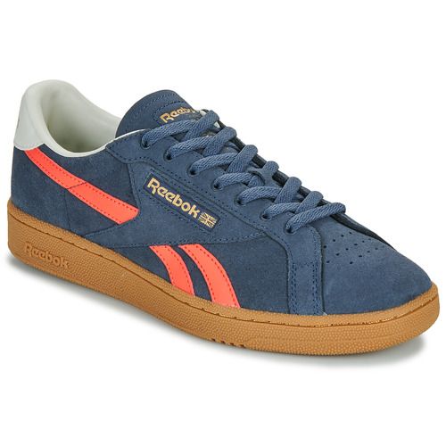 Sneakers uomo Reebok Classic CLUB C GROUNDS UK in blu, design elegante e moderno, perfette per ogni occasione. Altamente confortabili, queste scarpe offrono stile e supporto per un look casual. Ideali per gli amanti del brand Reebok, queste sneakers sono un must-have per il proprio guardaroba.