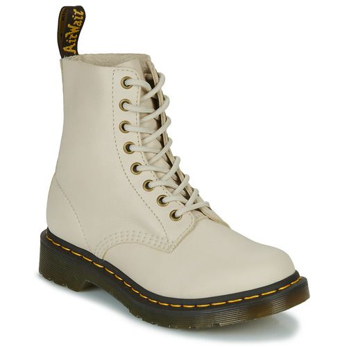 Stivaletti Donna Dr. Martens 1460 PARCHMENT BEIGE VIRGINIA in beige, caratterizzati da un design classico e resistente, ideali per un look alla moda e casual. Realizzati in pelle di alta qualità, questi stivali offrono comfort e stile per ogni occasione. Perfetti per completare il tuo guardaroba con un tocco di eleganza. Acquista ora i Dr. Martens 1460 in beige per un'ottima combinazione di qualità e tendenze.