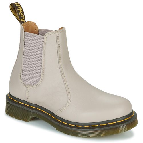 Stivaletti Donna Dr. Martens 2976 VINTAGE TAUPE VIRGINIA Beige, elegante calzatura in pelle, con suola resistente e design iconico. Perfetti per un look alla moda e versatile, ideali per ogni stagione. Acquista online ora e aggiungi un tocco di stile al tuo guardaroba!