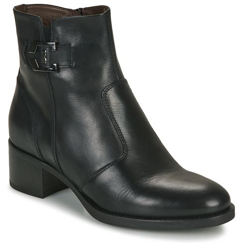 Stivaletti Donna NeroGiardini BRESCIA in colore nero, realizzati in pelle di alta qualità, con design elegante e suola antiscivolo. Perfetti per ogni occasione, questi stivaletti uniscono comfort e stile, ideali per completare il tuo look autunnale. Disponibili in diverse misure, rappresentano un must-have nel guardaroba femminile.