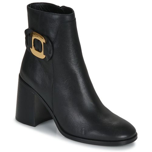 Stivaletti donna See by Chloé CHANY ANKLE BOOT neri, eleganti e alla moda, ideali per ogni occasione. Realizzati in pelle di alta qualità, questi stivaletti offrono comfort e stile. Perfetti per completare il tuo look autunnale e invernale. Acquista ora i tuoi stivaletti CHANY!