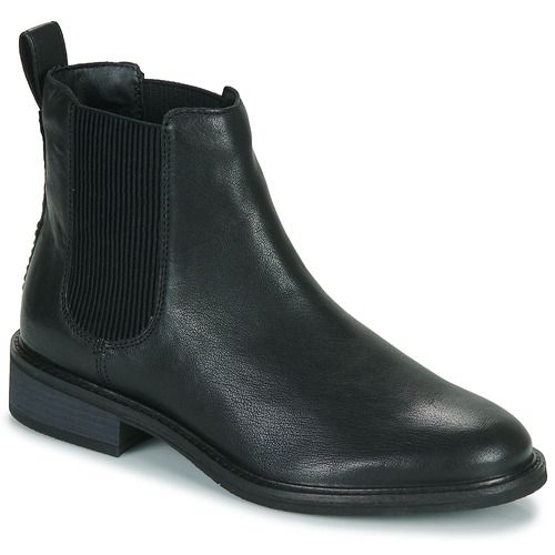 Stivaletti Donna Clarks COLOGNE ARLO2 in pelle nera, eleganti e versatili, ideali per ogni occasione. Design moderno e comfort eccellente per un look sofisticato. Disponibili ora per elevate le tue giornate di moda!