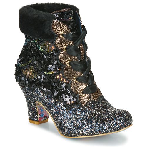 Stivaletti Donna Irregular Choice Cuppa T in Nero, eleganti e contemporanei, perfetti per un look unico. Realizzati con materiali di alta qualità, questi stivali offrono comfort e stile per ogni occasione. Ideali per completare outfit casual o più sofisticati, aggiungendo un tocco di originalità. Disponibili per chi cerca calzature di tendenza e di design.