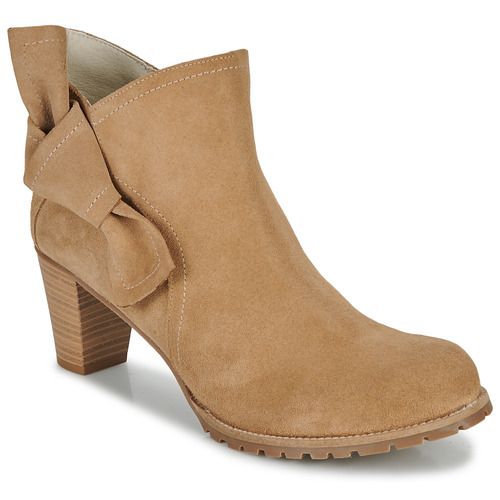 Stivaletti Donna DALILA Beige - Eleganti stivaletti in pelle scamosciata, ideali per ogni occasione. Design moderno e versatile, perfetti per l'inverno. Acquista ora per completare il tuo outfit con stile!