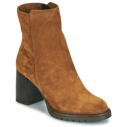 Stivaletti Donna Sweet Lemon DOLY in Marrone, eleganti e moderni, realizzati in materiale di alta qualità per un comfort duraturo. Ideali per completare ogni outfit con stile, perfetti per la stagione autunnale e invernale. Design trendy e soletta comoda, questi stivaletti sono un must-have nel guardaroba femminile.