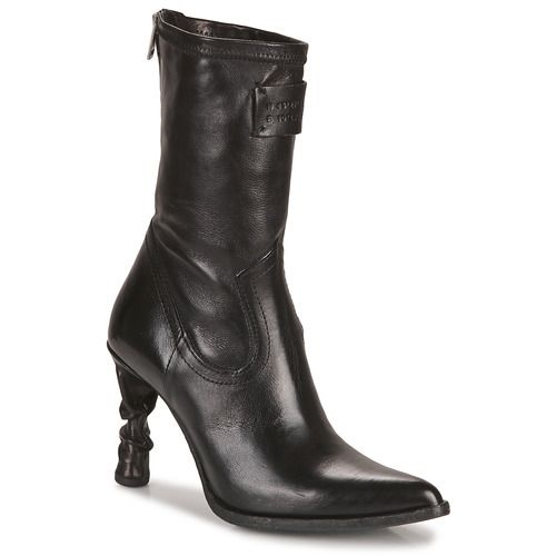 Stivaletti Donna Airstep / A.S.98 FRIDA BOOTS Nero in pelle, con design elegante e alla moda. Ideali per ogni occasione, questi stivaletti sono perfetti per creare look trendy e sofisticati. Scopri il comfort e lo stile unici dei FRIDA BOOTS, accessori must-have per il tuo guardaroba.