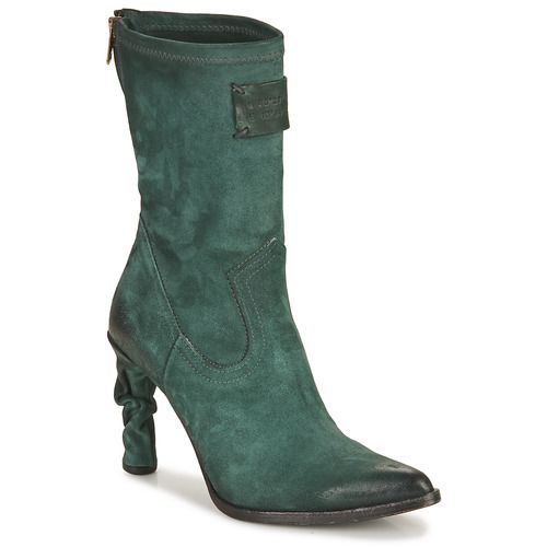 Stivaletti Airstep / A.S.98 FRIDA BOOTS Verde per donna, realizzati in pelle premium, con design elegante e dettagli di alta qualità. Ideali per un look casual-chic, questi stivaletti offrono comfort e stile, perfetti per ogni occasione. Scopri la comodità e l'originalità dei FRIDA BOOTS per un outfit senza tempo.