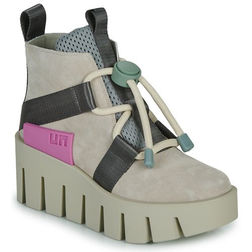 Stivaletti Donna United Nude GRIP NOMAD LO II Beige, eleganti e versatili, perfetti per ogni look primaverile. Design moderno e materiali di alta qualità garantiscono comfort e stile. Ideali per donne che cercano scarpe uniche e di tendenza.