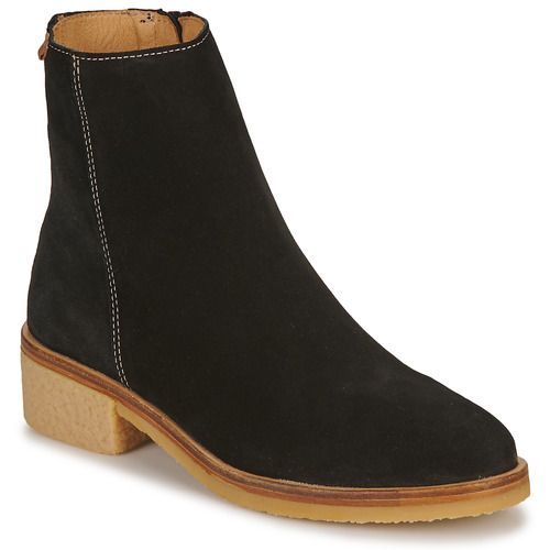 Stivaletti El Naturalista IRATI Nero per donna, eleganti e sostenibili, realizzati in materiali ecologici. Design versatile per ogni occasione, con suola antiscivolo per comfort e stabilità. Perfetti per completare il tuo outfit con stile.