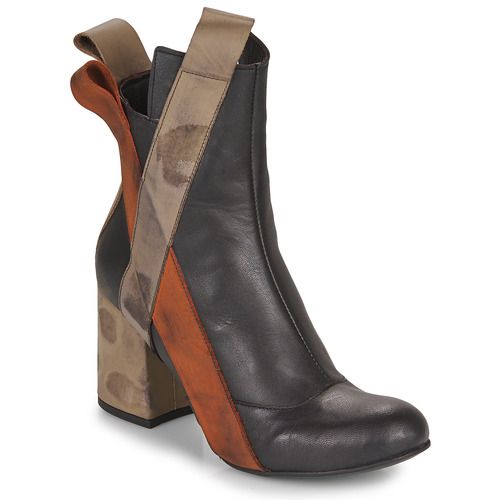 Stivaletti Donna Papucei JAFAR Nero - eleganti e alla moda, perfetti per ogni occasione. Realizzati in pelle di alta qualità, questi stivaletti offrono comfort e stile. Ideali per completare il tuo look con un tocco di classe. Acquista ora e fai brillare il tuo outfit!