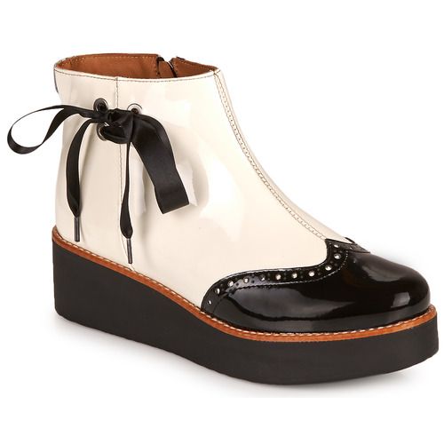 Stivaletti Donna Fericelli JANDICI Bianco: eleganti e versatili, perfetti per ogni occasione. Realizzati in morbido materiale, questi stivaletti offrono comfort e stile. La loro finitura bianca si abbina facilmente a diversi outfit. Aggiungi un tocco di classe al tuo guardaroba con i JANDICI di Fericelli.