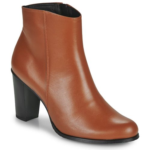 Stivaletti Donna JOTTA Marrone - eleganti e versatili, realizzati con materiali di alta qualità per garantire comfort e stile. Perfetti per ogni occasione, questi stivaletti si abbinano facilmente a diversi outfit. Scopri il tuo nuovo must-have per la stagione!