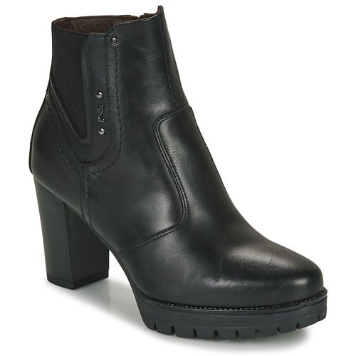 Stivaletti Donna NeroGiardini LIMA in colore nero, realizzati in pelle di alta qualità, con design elegante e moderno. Ideali per ogni occasione, questi stivaletti offrono comfort e stile, perfetti per completare il tuo look autunnale e invernale. Acquista ora i NeroGiardini LIMA Nero per un tocco di classe nel tuo guardaroba.