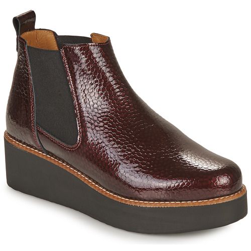 Stivaletti Donna Fericelli LORNA in Rosso, eleganti e alla moda, perfetti per ogni occasione. Realizzati con materiali di alta qualità, questi stivaletti offrono comfort e stile. La tonalità bordeaux si abbina facilmente a vari outfit, rendendoli un must-have per il tuo guardaroba. Scopri il perfetto equilibrio tra design contemporaneo e funzionalità con gli stivaletti Fericelli LORNA.