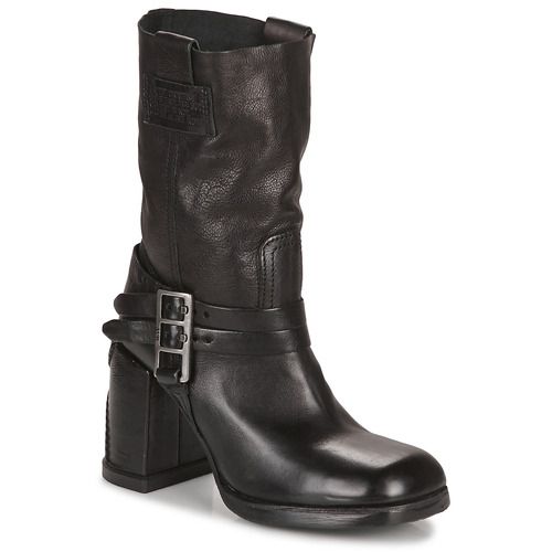 Stivali Airstep / A.S.98 LUSSY BUCKLE in colore nero per donna, caratterizzati da un elegante design con fibbie, perfetti per un look chic e moderno. Ideali per ogni occasione, questi stivaletti uniscono stile e comfort, rendendoli un must-have per la stagione.