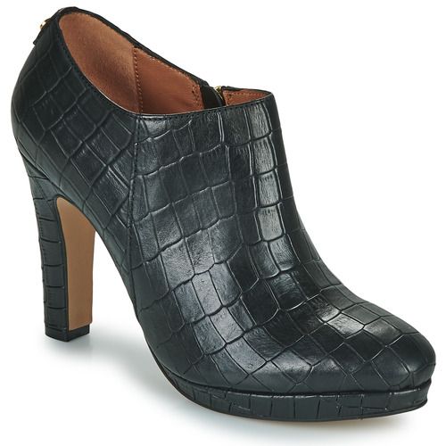Stivaletti Donna Fericelli NOMBRETTA in pelle nera, eleganti e versatili, ideali per ogni occasione. Design moderno con tacco comodo, perfetti per un look chic e raffinato. Acquista ora per aggiungere un tocco di stile al tuo guardaroba.