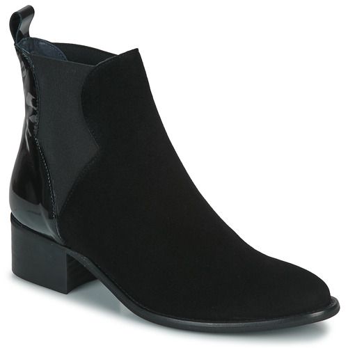 Stivaletti Myma 6716-VEL-NOIR-VERNIS-NOIR neri per donna, eleganti e alla moda, realizzati in vernice. Ideali per outfit sia casual che formali, questi stivaletti offrono stile e comfort per ogni occasione. Disponibili in punta a punta, perfetti per completare il tuo look con un tocco di classe.