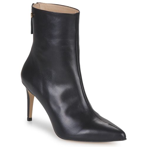 Stivaletti Donna Fericelli New 15 Nero in pelle nera, eleganti e versatili, ideali per ogni occasione. Design moderno e confortevole, perfetti per completare il tuo outfit. Disponibili per acquisto online.