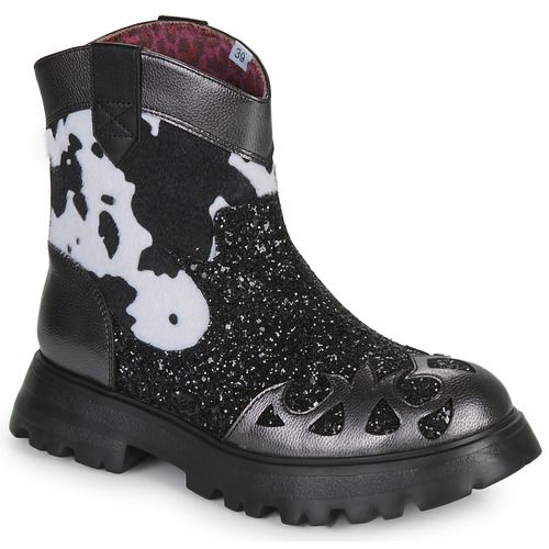 Stivaletti Donna Irregular Choice STEP IN STYLE in Nero, eleganti e alla moda, ideali per ogni occasione. Design unico e confortevole, perfetti per completare il tuo look con stile.
