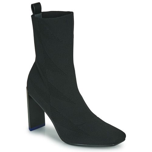 Stivaletti Donna United Nude TARA BOOT HI in colore Nero, design moderno e stiloso, perfetti per ogni occasione. Ideali per abbinamenti trendy, comfort e qualità per un look raffinato. Acquista ora gli stivaletti TARA BOOT HI per un tocco di eleganza nel tuo guardaroba.