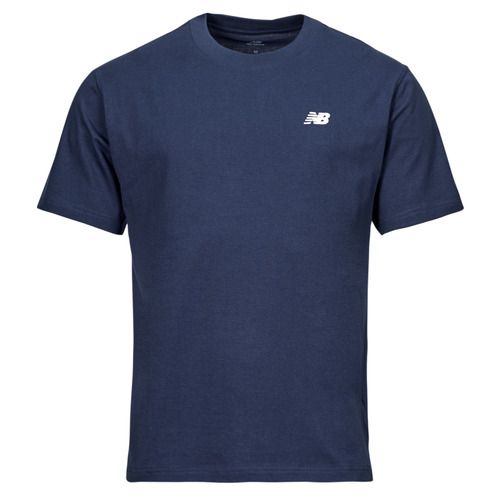 T-shirt maniche corte uomo New Balance SMALL LOGO JERSEY TEE in blu, realizzata in cotone morbido per il massimo comfort. Design moderno con logo New Balance sul petto, ideale per un look casual e sportivo. Perfetta per attività all'aperto o per il tempo libero, un must-have nel guardaroba maschile. Acquista ora la tua T-shirt New Balance per un outfit alla moda e versatile.