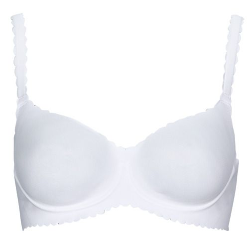 Immagine del DIM Triangolo BODY TOUCH Bianco Senza ferretto Donna, un reggiseno elegante e confortevole ideale per una vestibilità perfetta. Realizzato in tessuto morbido, offre supporto senza ferretto, garantendo una sensazione di leggerezza e libertà di movimento. Perfetto per l'uso quotidiano e sotto abiti aderenti, è disponibile in color bianco per un look classico e versatile.