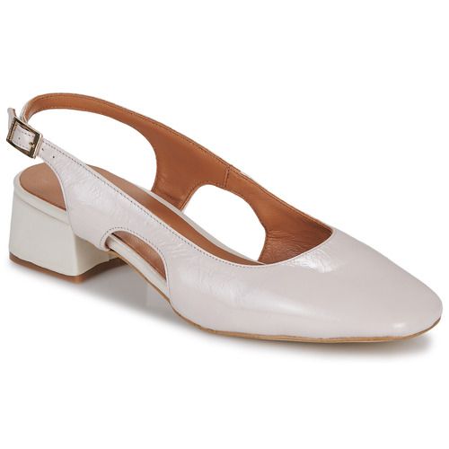 Décolleté donna JB Martin VICOLA in bianco, elegante e versatile, perfetta per ogni occasione. Realizzata in materiali di alta qualità, con un design sofisticato e un tacco comodo, ideale per completare outfit da giorno e serate speciali. Scopri il comfort e lo stile unici delle scarpe JB Martin.
