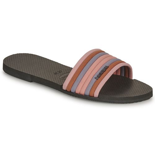 Ciabatta donna Havaianas YOU MALTA COOL in color nero, caratterizzata da un design elegante e moderno, perfetta per l'estate. Realizzata con materiali di alta qualità per garantire comfort e durabilità, ideale per passeggiate in spiaggia o momenti di relax. Acquista ora le Havaianas YOU MALTA COOL Nero e completa il tuo look estivo.