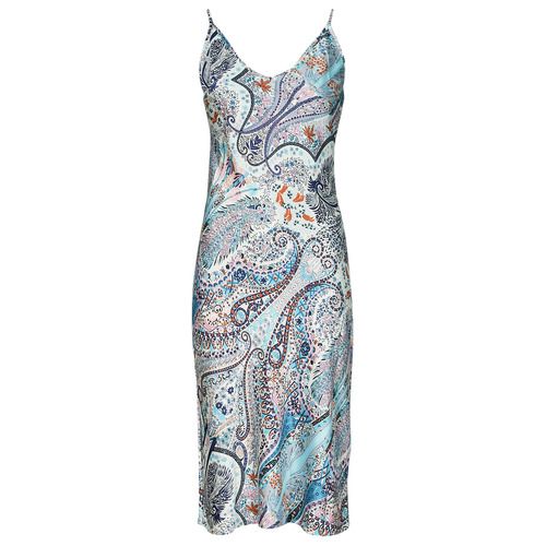 Abito lungo donna Freeman T.Porter RENELLE SCARFA multicolore, elegante e versatile, ideale per eventi estivi e occasioni speciali. Realizzato con tessuto di alta qualità, presenta un design raffinato che valorizza la silhouette femminile. Perfetto per abbinamenti casual o chic, questo abito è un must-have per ogni guardaroba. Scopri lo stile unico di Freeman T.Porter con il modello RENELLE SCARFA, l’outfit perfetto per le tue serate.
