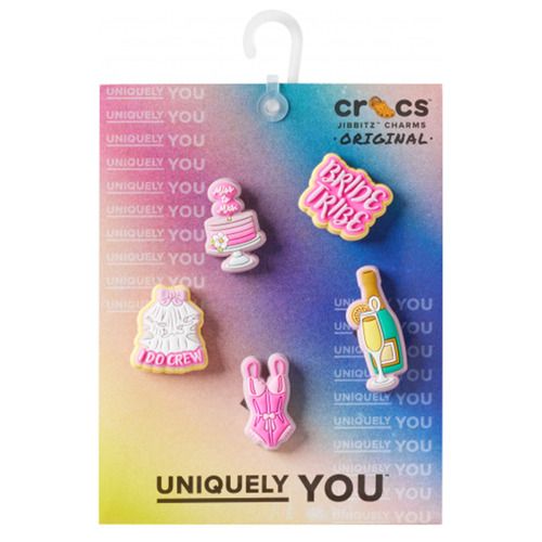 Immagine dei Crocs JIBBITZ Bachelorette Vibes 5 Pack in rosa, un set di accessori per scarpe da donna, perfetti per arricchire le tue calzature con un tocco festoso e personalizzato. Ideali per addii al nubilato e occasioni speciali, questi charm per crocs offrono stile e divertimento.