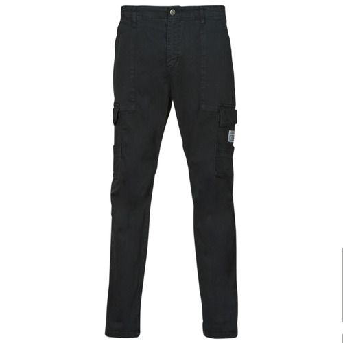 "Pantalone Cargo Uomo Deeluxe MADISON Nero, versatile e alla moda, ideale per look casual e attivi. Realizzato con materiali di alta qualità, questi pantaloni offrono comfort e stile, perfetti per ogni occasione. Scopri la praticità delle tasche ampie e il taglio moderno di questo must-have nel tuo guardaroba."