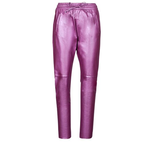 Pantalone GIFT METAL Viola di Oakwood, elegante pantalone 5 tasche donna, ideale per un look trendy e versatile. Realizzato in materiale di alta qualità, perfetto per ogni occasione. Aggiungi un tocco di stile al tuo guardaroba con questi pantaloni fashion.