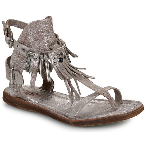 Sandali Airstep / A.S.98 RAMOS in Argento per Donna, eleganti e trendy, perfetti per occasioni estive e outfit casual. Design alla moda con dettagli raffinati, ideali per completare il tuo look con stile e comfort. Scopri la qualità dei materiali e il comfort esclusivo, disponibili ora per un look impeccabile.
