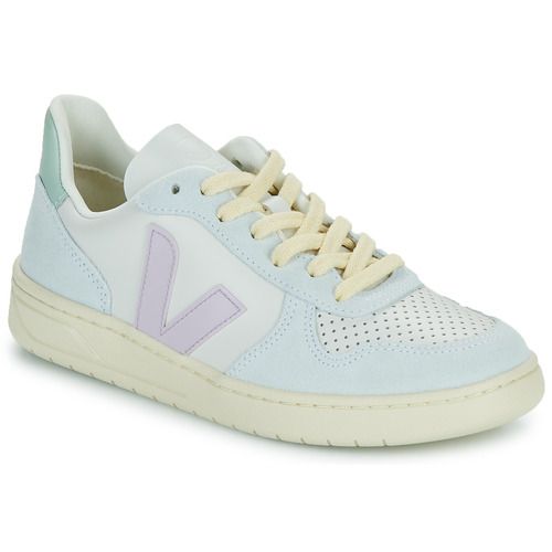 "Veja V-10 Bianco Sneakers basse Donna, eleganti e sostenibili, ideali per un look casual e alla moda. Scarpe trendy in pelle bianca con dettagli distintivi, perfette per ogni occasione. Acquista ora l’iconico modello V-10 e completa il tuo outfit con stile."