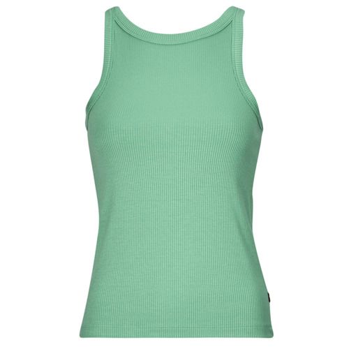 Levis DREAMY TANK Verde Top Donna 1 Top Levis DREAMY TANK verde per donna, con un design elegante e moderno, ideale per outfit estivi. Realizzato in materiale morbido e traspirante, questo top è perfetto per ogni occasione, dal tempo libero agli eventi casual. Sottolinea il tuo stile con il versatile Levis DREAMY TANK, un must-have nel tuo guardaroba.