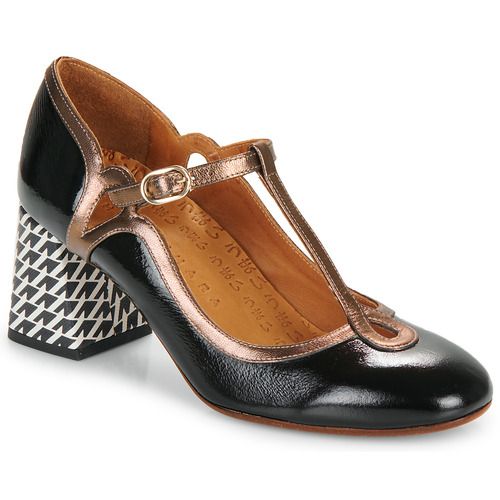 Décolleté Donna Chie Mihara GRADY in Nero, eleganti scarpe con tacchi alti, design raffinato e confortevole per ogni occasione. Perfette per eventi formali o casual, queste décolleté sono un must-have per ogni guardaroba femminile. Realizzate con materiali di alta qualità, offrono stile e versatilità. Acquista ora le Chie Mihara GRADY per aggiungere un tocco di classe ai tuoi outfit.