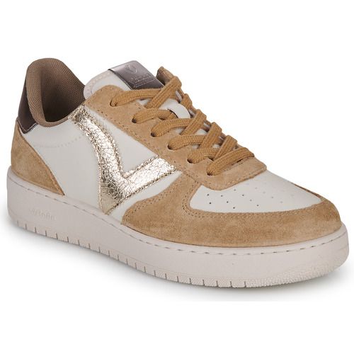 Sneakers basse Donna Victoria 1258222CUERO in Bianco, eleganti e versatili, perfette per ogni occasione. Comode e alla moda, queste scarpe sportive si abbinano facilmente a qualsiasi outfit. Ottime per un look casual e trendy, ideali per la primavera e l'estate. Acquista ora le migliori sneakers per routine quotidiana e momenti di svago!