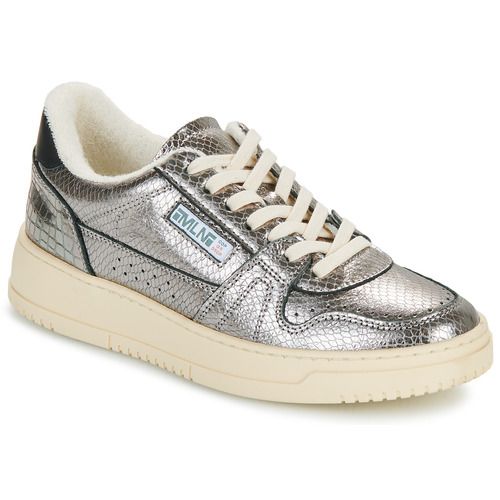 Sneakers basse Meline MELIPYTHON in argento per donna, eleganti e moda, perfette per un look casual-chic. Design moderno con dettagli in suede, ideali per ogni occasione. Comode e versatili, queste sneakers sono un must-have per la tua collezione di calzature. Acquista ora e aggiungi un tocco di stile al tuo outfit!