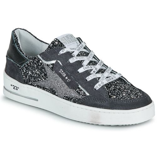 Sneakers basse Semerdjian ALE Grigio per donna, modello elegante e trendy, perfette per ogni outfit casual. Realizzate con materiali di alta qualità, offrono comfort e stile unici. Acquista ora le sneakers grigie Semerdjian ALE, l'ideale per un look moderno e alla moda.